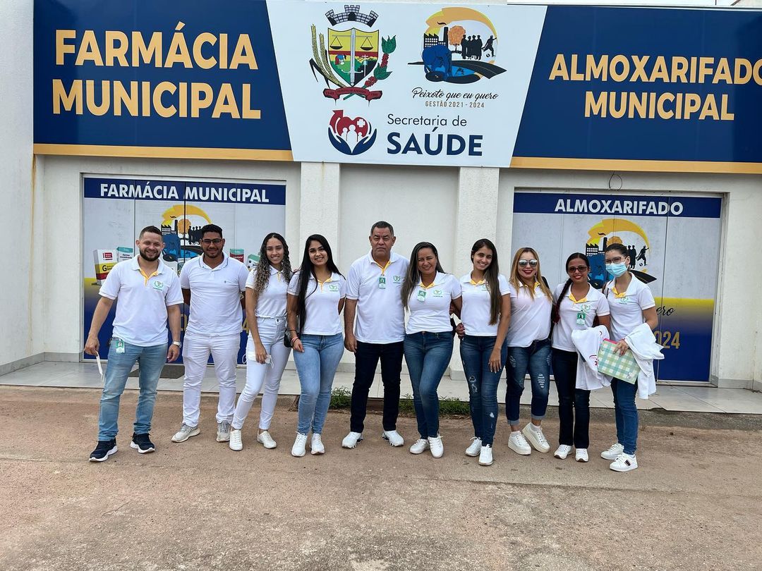 Acadêmicos de Farmácia da UNIFAMA FACIDER realizam estágio na Farmácia